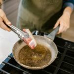 Aiguillettes de canard dorées à la poêle avec sauce au miel et sésame